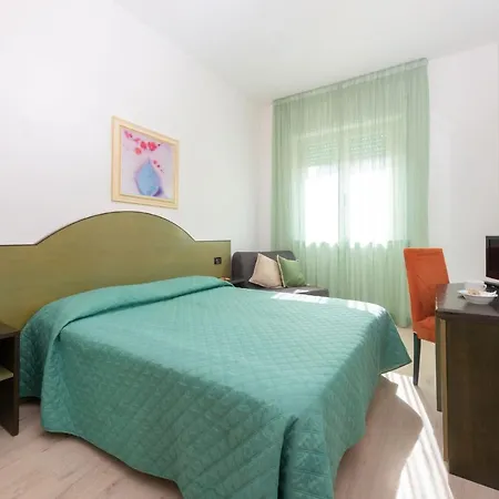Ξενοδοχείο Sirena 3*